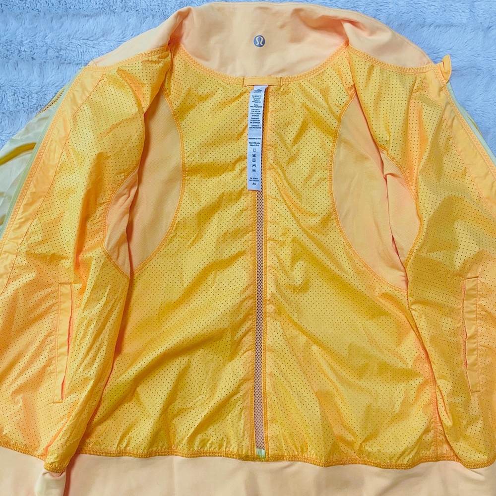 Lululemon RUN: Two To Make It True Jacket - Picture 5 of 14